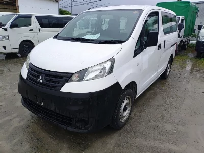MITSUBISHI DELICA WAGON