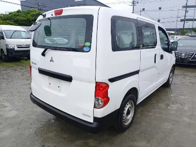 MITSUBISHI DELICA WAGON