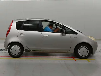MITSUBISHI COLT