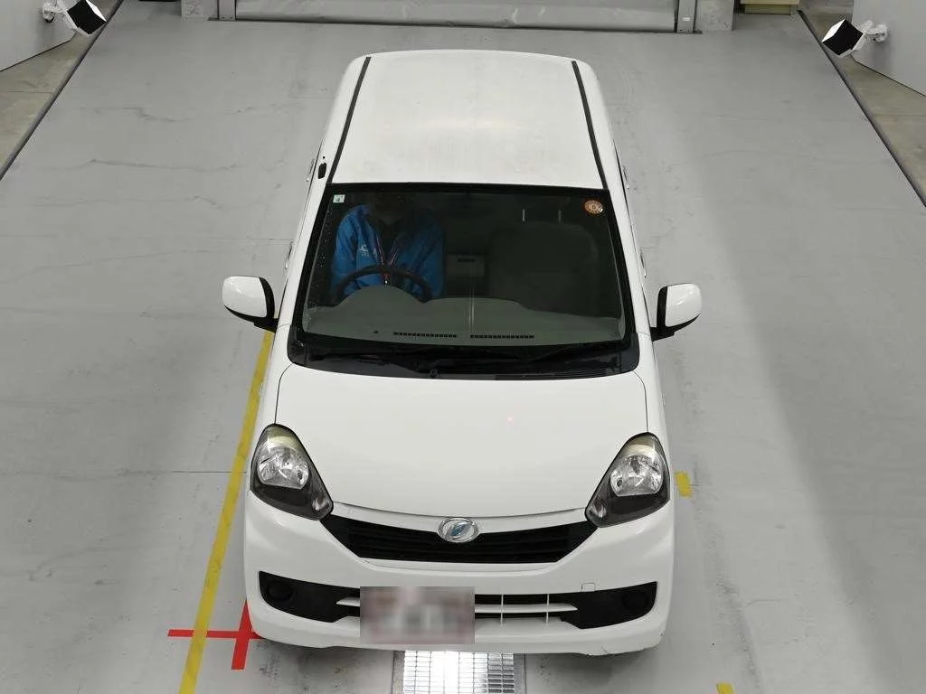 Daihatsu Mira e:S  с аукциона в Японии