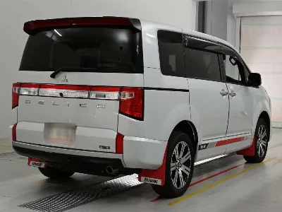 MITSUBISHI DELICA D:5