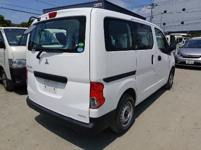 MITSUBISHI DELICA WAGON