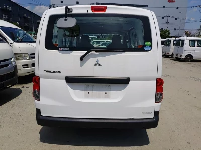 MITSUBISHI DELICA WAGON