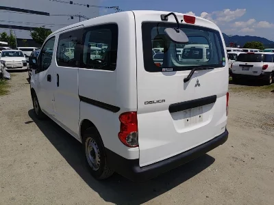 MITSUBISHI DELICA WAGON