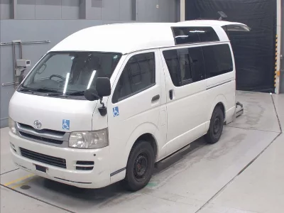 TOYOTA HIACE VAN
