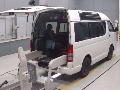 TOYOTA HIACE VAN