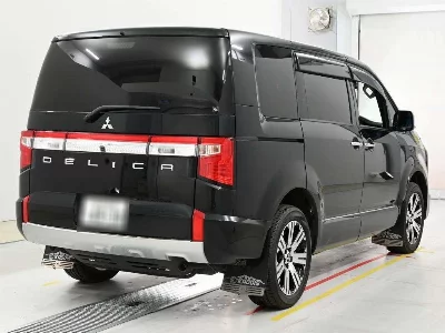 MITSUBISHI DELICA D:5