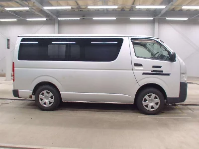 TOYOTA HIACE VAN