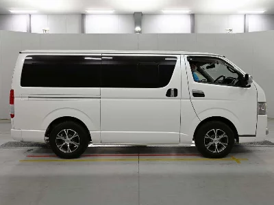 TOYOTA REGIUS VAN