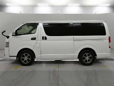 TOYOTA REGIUS VAN