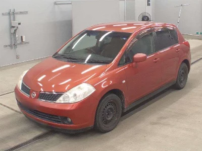 NISSAN TIIDA