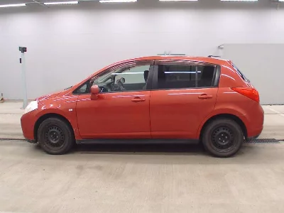 NISSAN TIIDA