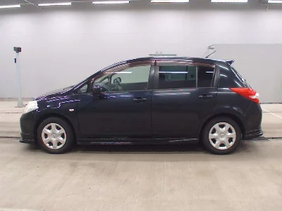 NISSAN TIIDA
