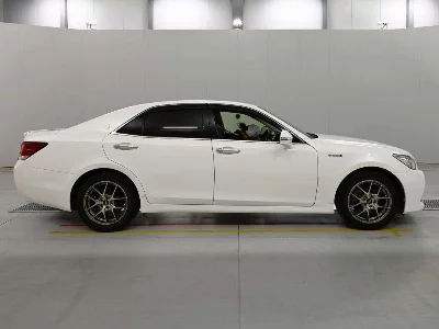 Toyota CROWN HYBRID