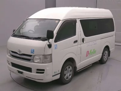 TOYOTA HIACE VAN