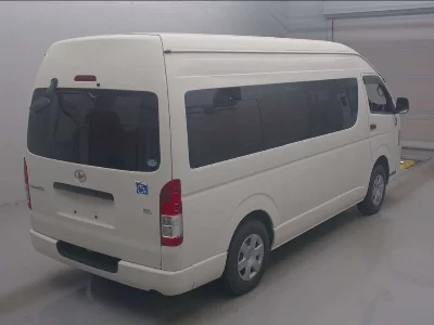 TOYOTA REGIUS VAN