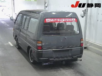 MITSUBISHI DELICA WAGON