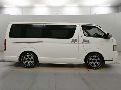 TOYOTA REGIUS VAN