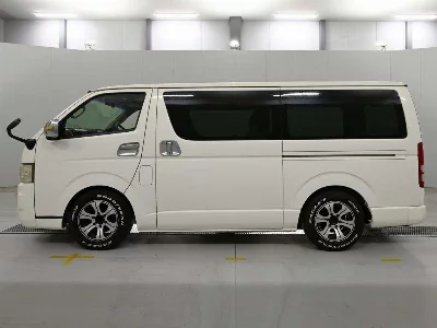 TOYOTA REGIUS VAN
