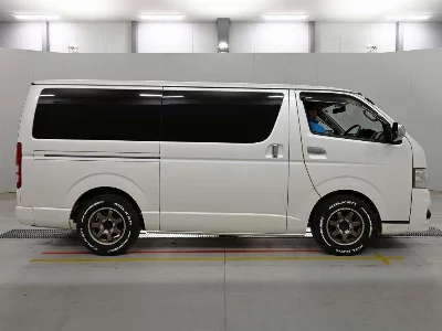 TOYOTA REGIUS VAN