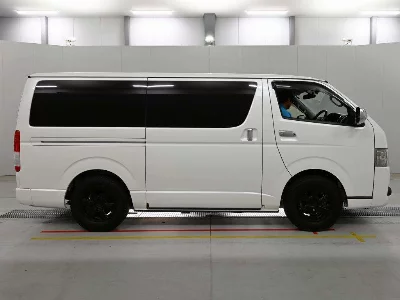 TOYOTA REGIUS VAN