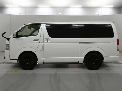 TOYOTA REGIUS VAN