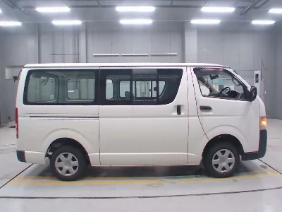 TOYOTA HIACE VAN