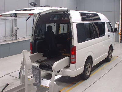 TOYOTA HIACE VAN