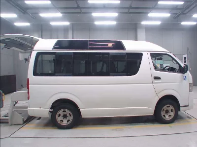 TOYOTA HIACE VAN