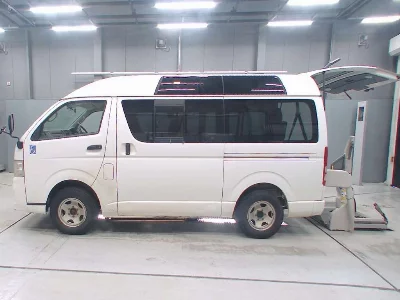 TOYOTA HIACE VAN