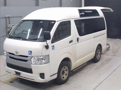 TOYOTA HIACE VAN