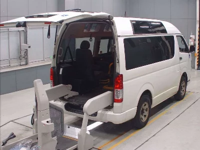 TOYOTA HIACE VAN