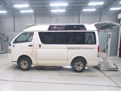 TOYOTA HIACE VAN