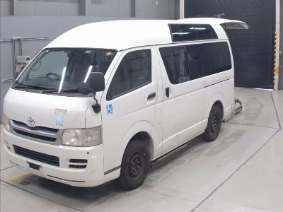 TOYOTA HIACE VAN