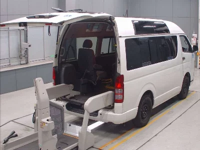 TOYOTA HIACE VAN