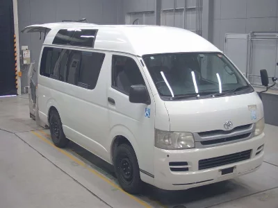 TOYOTA HIACE VAN