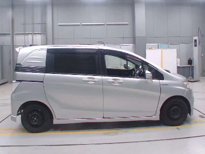 HONDA FREED SPIKE HYBRID