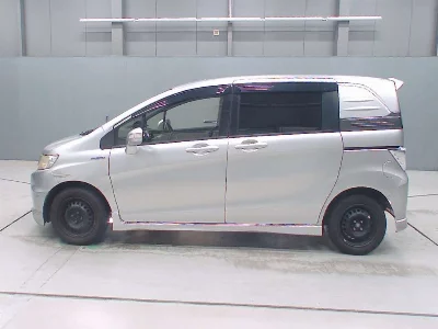 HONDA FREED SPIKE HYBRID