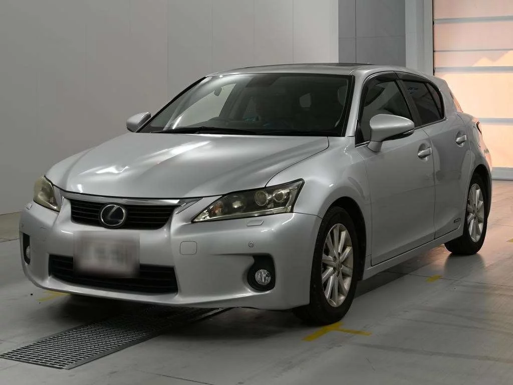 Lexus CT200h  с аукциона в Японии