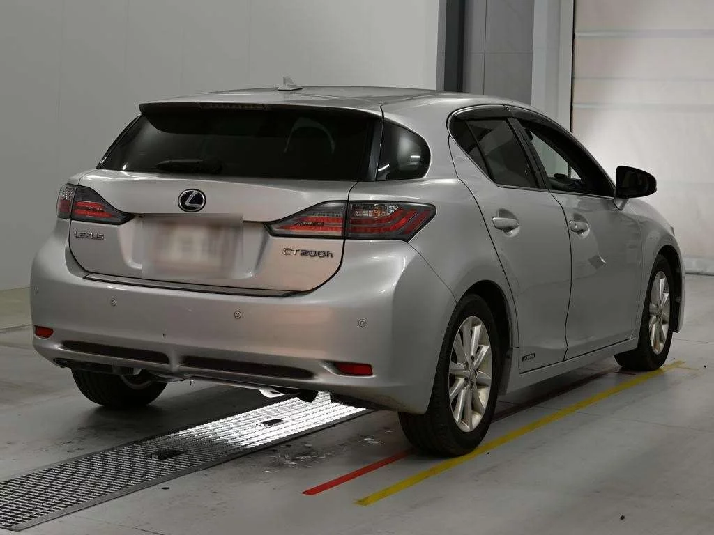Lexus CT200h  с аукциона в Японии
