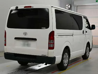 TOYOTA HIACE VAN