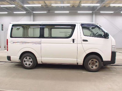 TOYOTA HIACE VAN