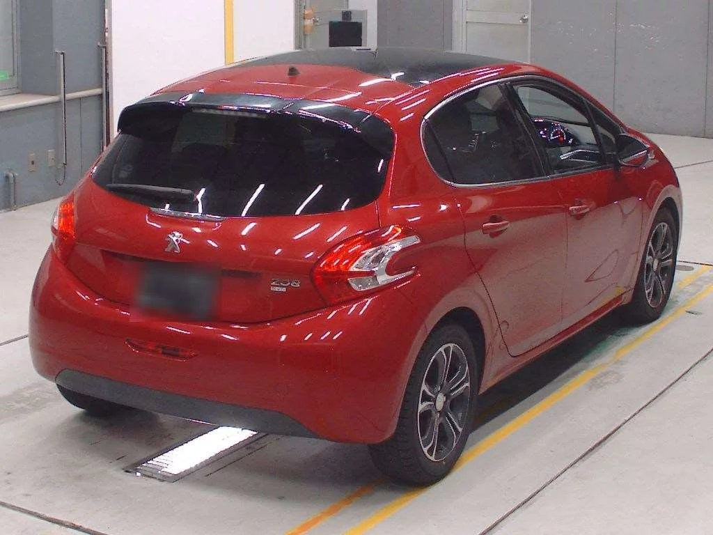 Peugeot 208  с аукциона в Японии