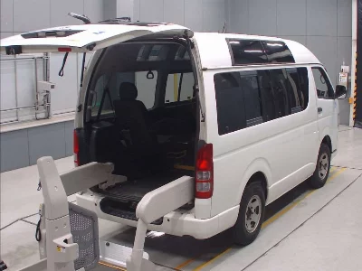 TOYOTA HIACE VAN