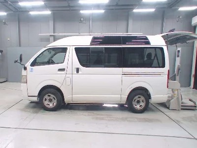 TOYOTA HIACE VAN