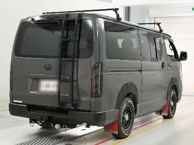 TOYOTA HIACE VAN