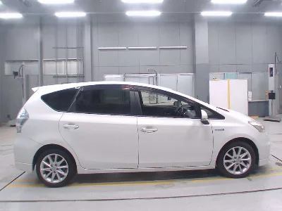 TOYOTA PRIUS ALPHA