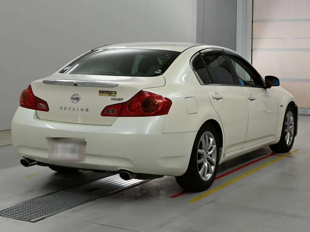 Nissan Skyline  с аукциона в Японии