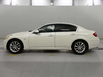 NISSAN SKYLINE