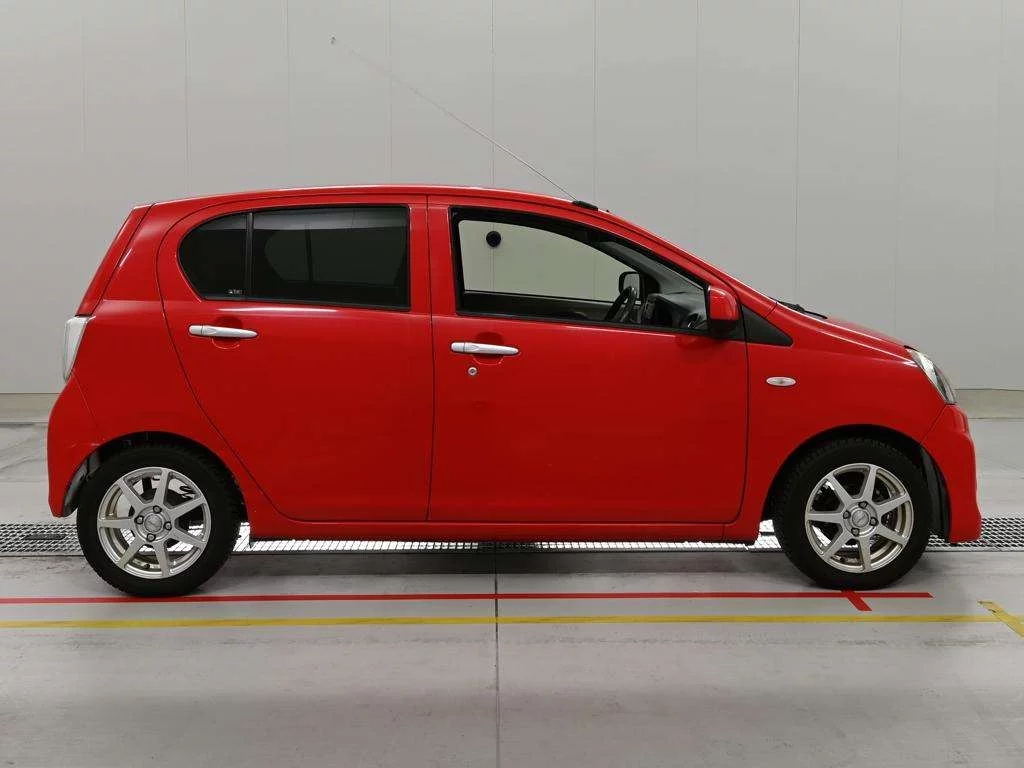 Daihatsu Mira e:S  с аукциона в Японии